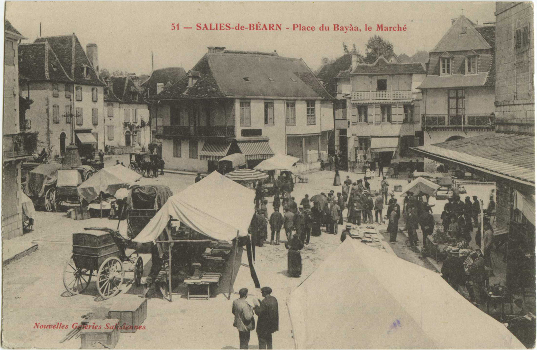 Salies-de-Béarn - Place du Bayàa, le Marché